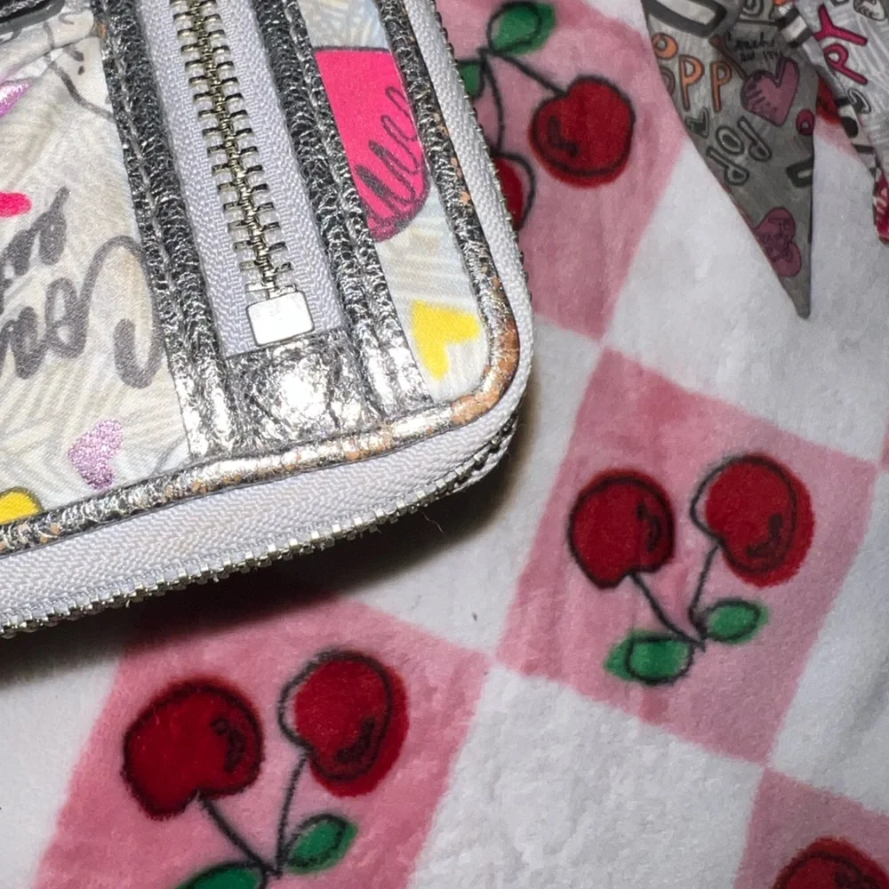 Coach Poppy Butterfly Bandana Metallic Silver Graffiti Wristlet Wallet Y2K 🦋 - Picture 9 of 16